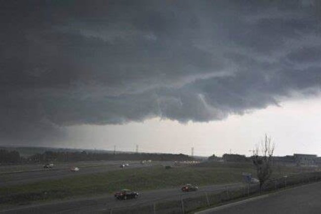 Thunderstorms, hail and cold front