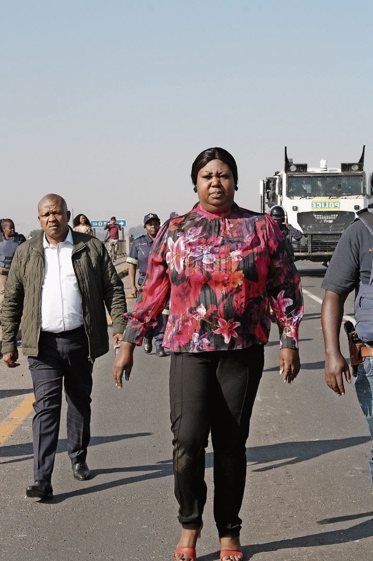  Mayor BEATEN by gatvol residents!