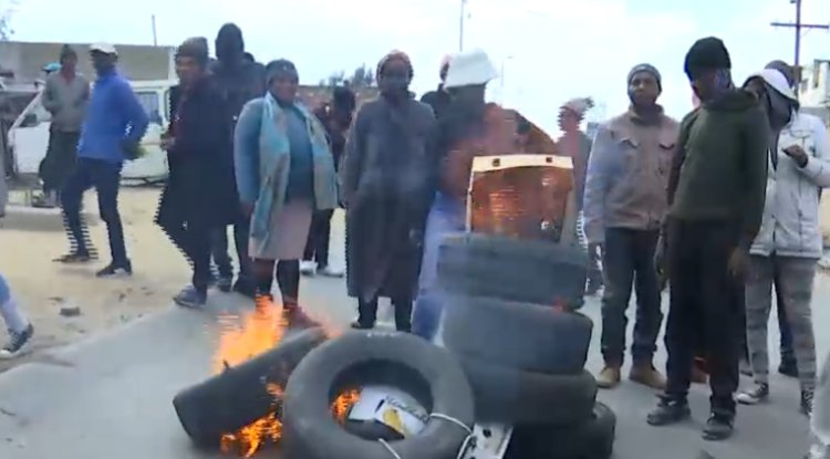 Diepsloot protest | Residents demand to see Ramaphosa