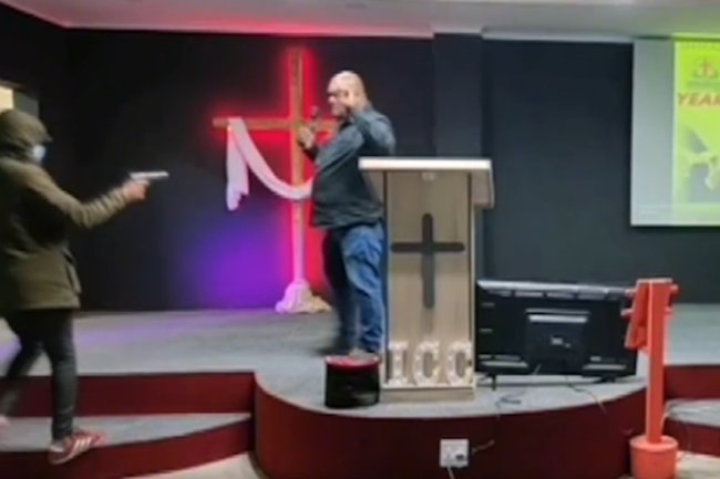 Pastor recalls robbery mid-sermon