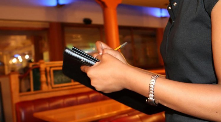 Eat at home, this is disrespectful’ - waiter gets R35 tip off R1050 bill