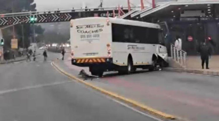 Police investigating cause of bus crash near UJ